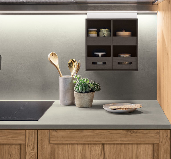 Applicazione Caranto: piano con alzata a parete